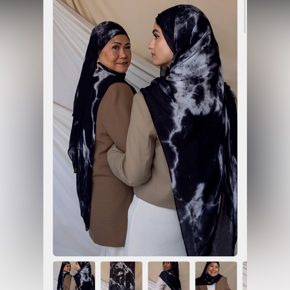 Vela Scarves